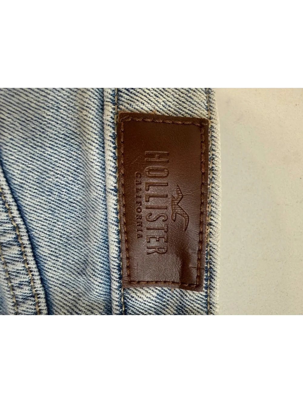 Hollister Curvy High-Rise Mom Jeans Light Wash Size 3S W26 L25